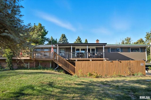 6887 COLONIAL Avenue, Bettendorf, IA 52722