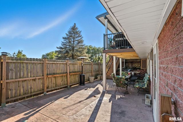 6887 COLONIAL Avenue, Bettendorf, IA 52722