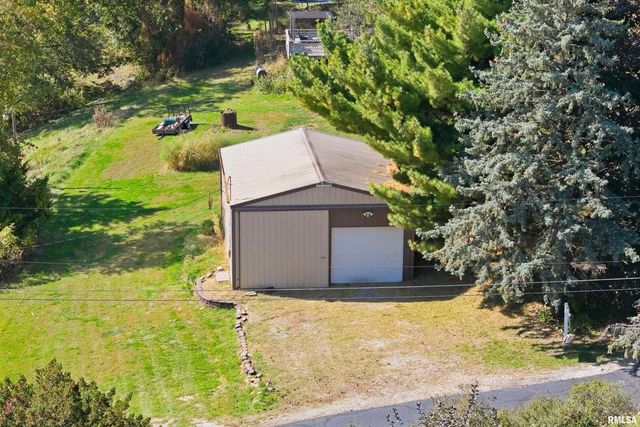 6887 COLONIAL Avenue, Bettendorf, IA 52722