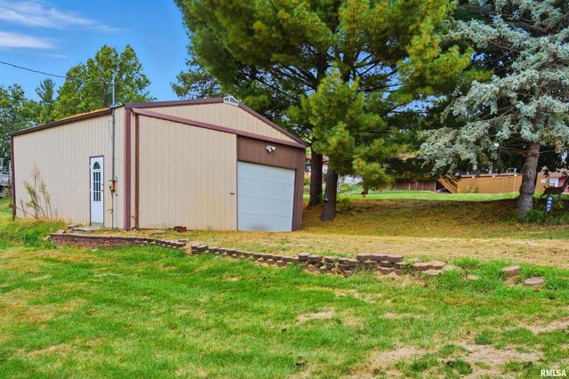 6887 COLONIAL Avenue, Bettendorf, IA 52722