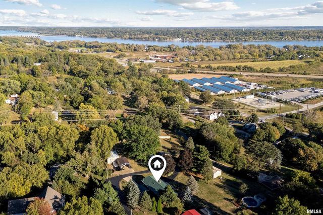 6887 COLONIAL Avenue, Bettendorf, IA 52722