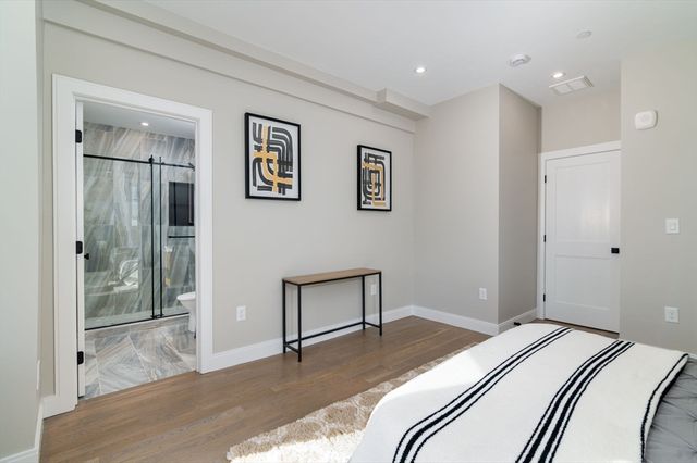 13 Arlington St B, Somerville, MA 02145