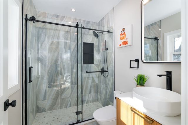 13 Arlington St B, Somerville, MA 02145