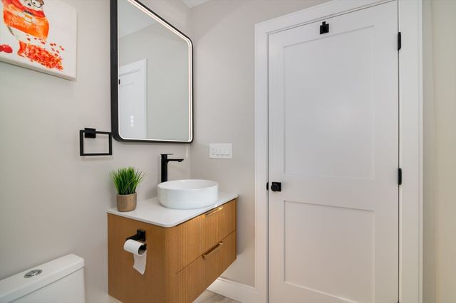 13 Arlington St B, Somerville, MA 02145