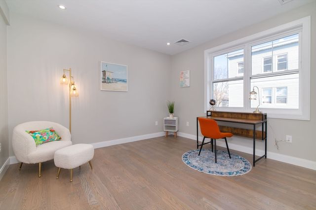 13 Arlington St B, Somerville, MA 02145