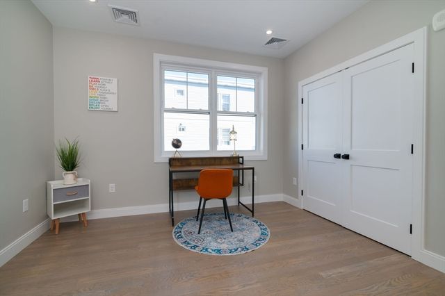 13 Arlington St B, Somerville, MA 02145
