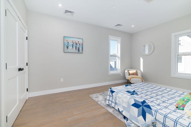13 Arlington St B, Somerville, MA 02145