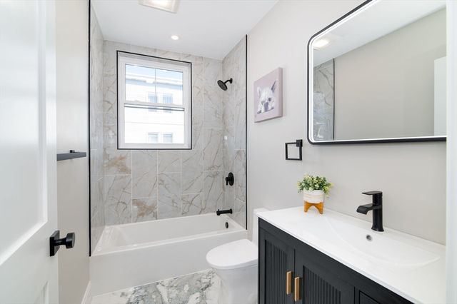 13 Arlington St B, Somerville, MA 02145