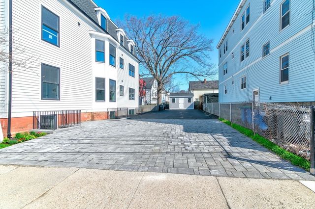 13 Arlington St B, Somerville, MA 02145