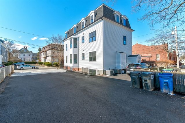 13 Arlington St B, Somerville, MA 02145