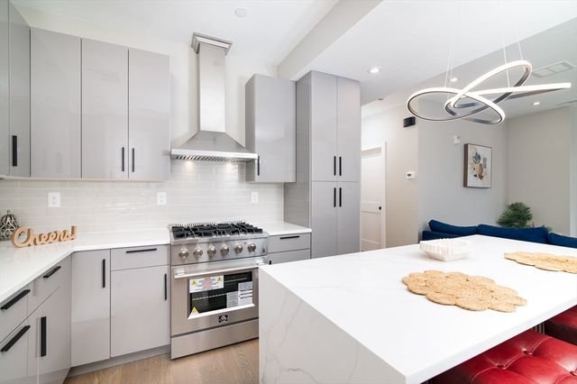 13 Arlington St B, Somerville, MA 02145