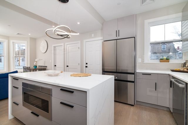 13 Arlington St B, Somerville, MA 02145