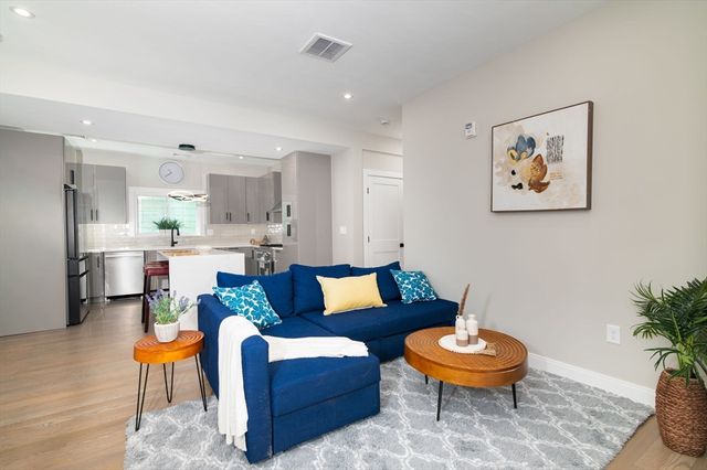 13 Arlington St B, Somerville, MA 02145