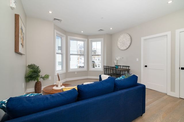 13 Arlington St B, Somerville, MA 02145