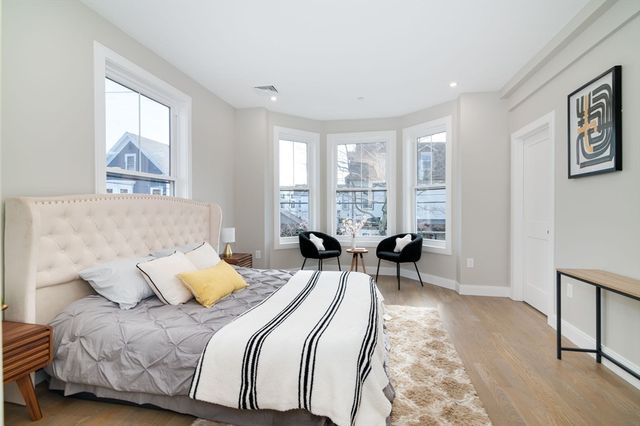 13 Arlington St B, Somerville, MA 02145