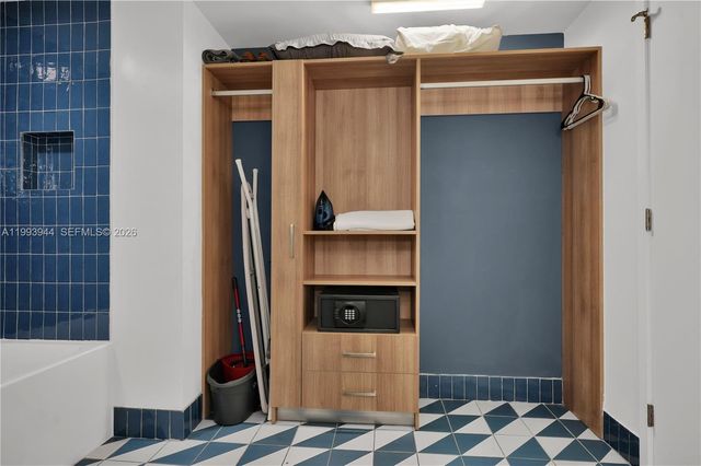 159 NE 6th St 1809, Miami, FL 33132