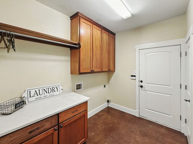 1002 Hoylake Court, Ennis, TX 75119