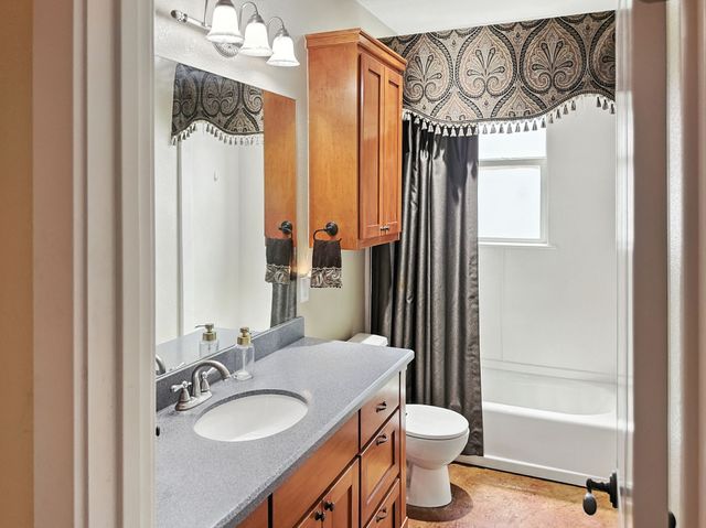 1002 Hoylake Court, Ennis, TX 75119