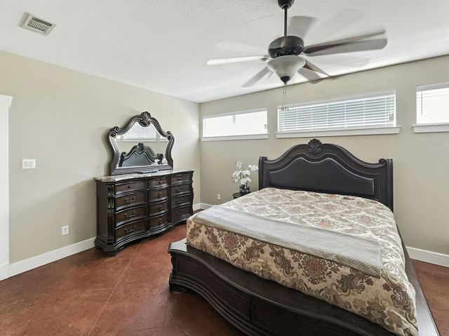 1002 Hoylake Court, Ennis, TX 75119