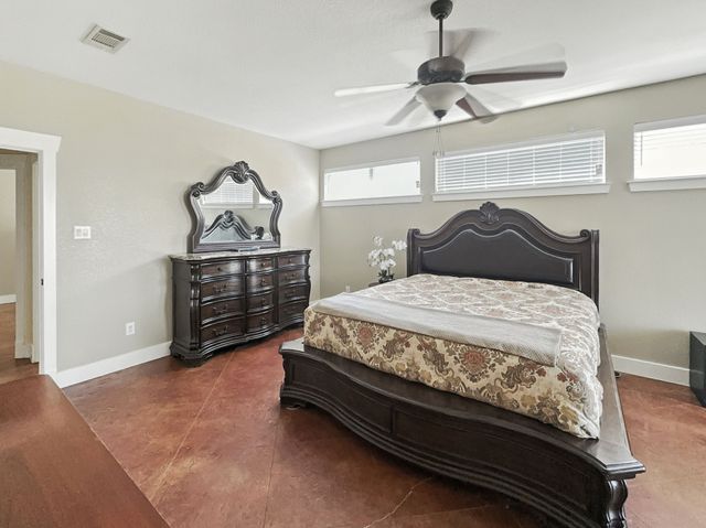 1002 Hoylake Court, Ennis, TX 75119