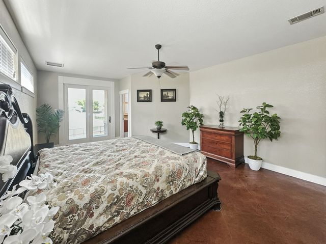 1002 Hoylake Court, Ennis, TX 75119