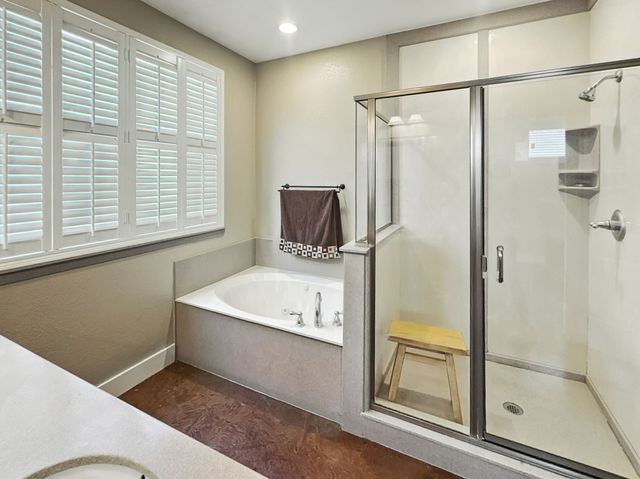 1002 Hoylake Court, Ennis, TX 75119