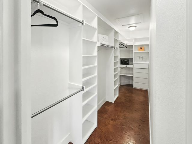 1002 Hoylake Court, Ennis, TX 75119