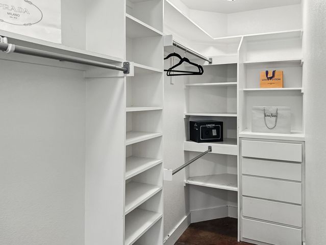 1002 Hoylake Court, Ennis, TX 75119