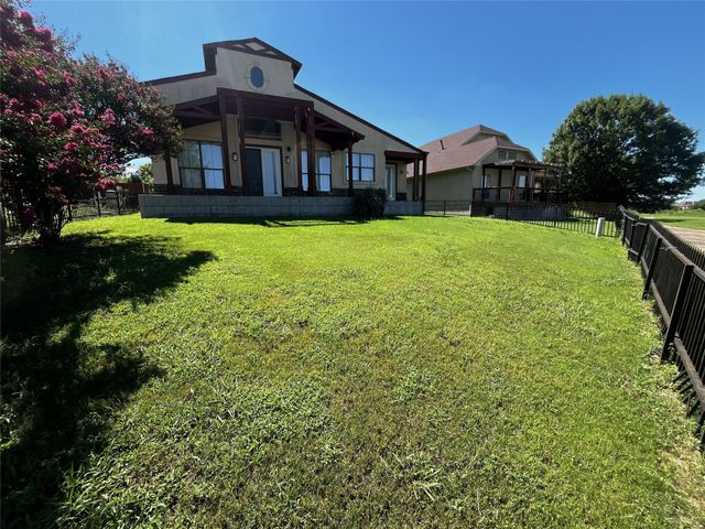 1002 Hoylake Court, Ennis, TX 75119