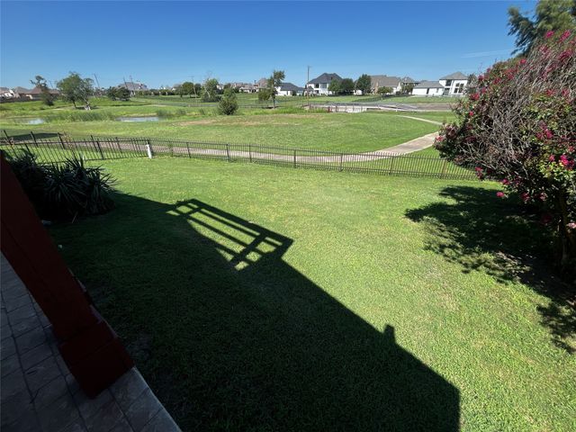 1002 Hoylake Court, Ennis, TX 75119