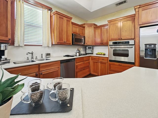 1002 Hoylake Court, Ennis, TX 75119