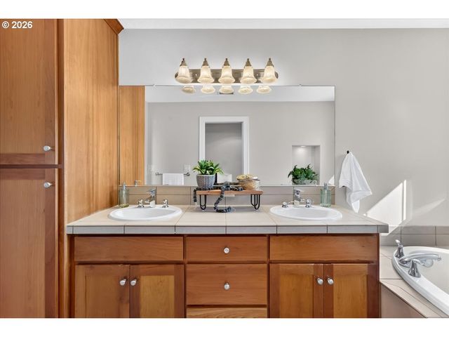 1145 34TH Pl, Forest Grove, OR 97116
