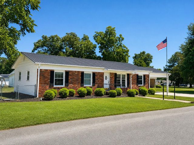 1075 Sullivan Street, Turbeville, SC 29162
