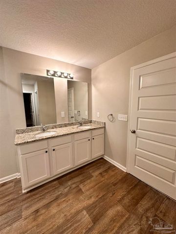 7404 Oak Lake Blvd, Pensacola, FL 32526