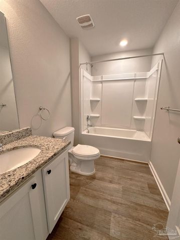 7404 Oak Lake Blvd, Pensacola, FL 32526