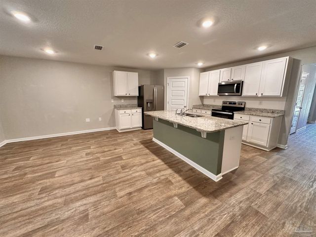 7404 Oak Lake Blvd, Pensacola, FL 32526