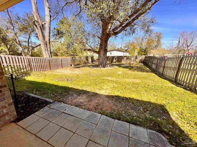 7404 Oak Lake Blvd, Pensacola, FL 32526