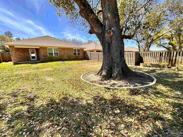 7404 Oak Lake Blvd, Pensacola, FL 32526