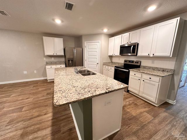 7404 Oak Lake Blvd, Pensacola, FL 32526