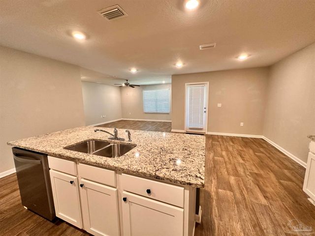 7404 Oak Lake Blvd, Pensacola, FL 32526