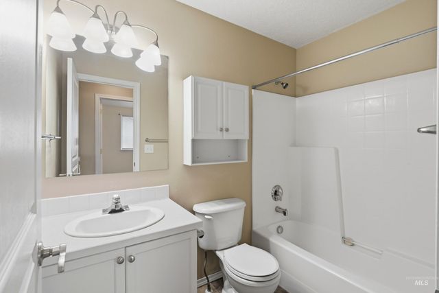 11719 W Huckleberry Dr, Nampa, ID 83651