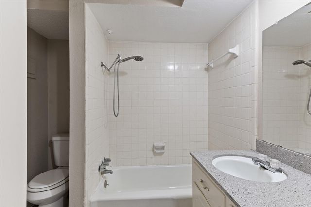 233 W Tri Oaks Lane 0233, Houston, TX 77043