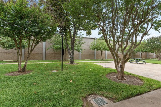 233 W Tri Oaks Lane 0233, Houston, TX 77043