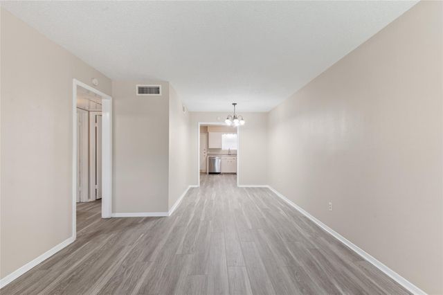 233 W Tri Oaks Lane 0233, Houston, TX 77043