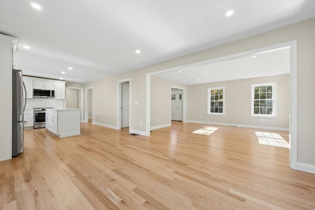 37 Martin, Douglas, MA 01516