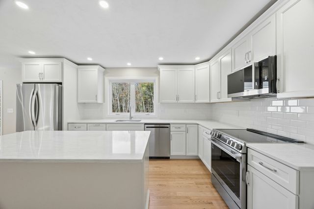 37 Martin, Douglas, MA 01516