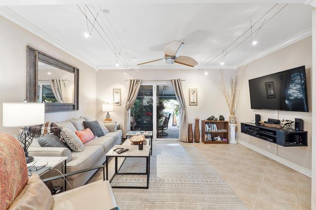 2725 NE 15th Street, Pompano Beach, FL 33062