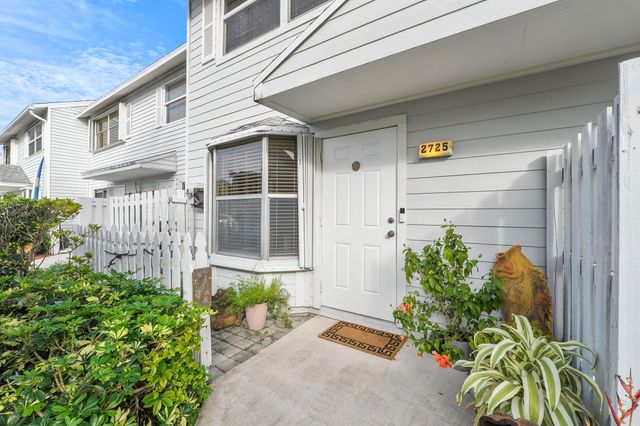 2725 NE 15th Street, Pompano Beach, FL 33062