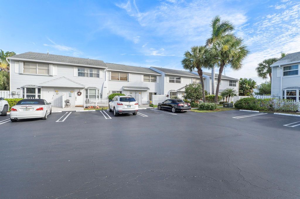 2725 NE 15th Street, Pompano Beach, FL 33062