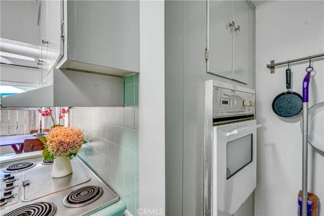 4268 Troost, Studio City, CA 91604